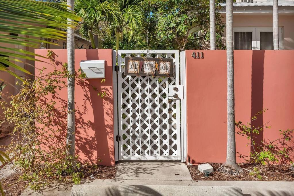 Charming Studio W Pool One Mile To Beach Pets Welcome Lake Worth Beach Esterno foto