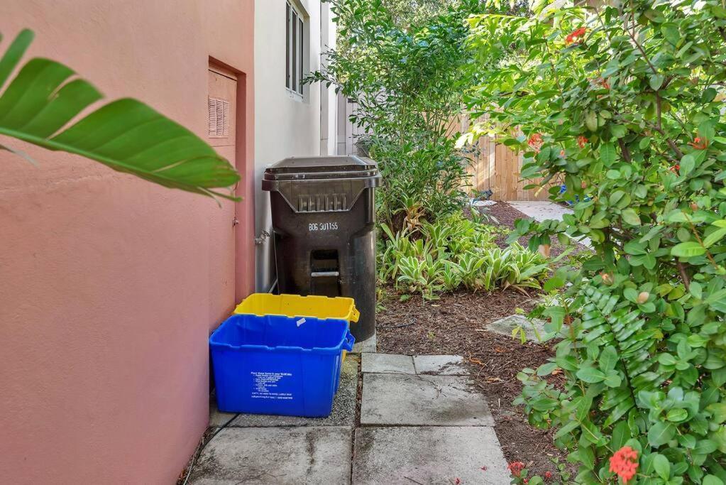 Charming Studio W Pool One Mile To Beach Pets Welcome Lake Worth Beach Esterno foto