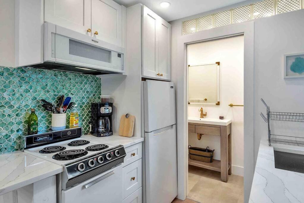 Charming Studio W Pool One Mile To Beach Pets Welcome Lake Worth Beach Esterno foto