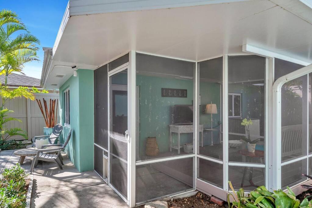 Charming Studio W Pool One Mile To Beach Pets Welcome Lake Worth Beach Esterno foto