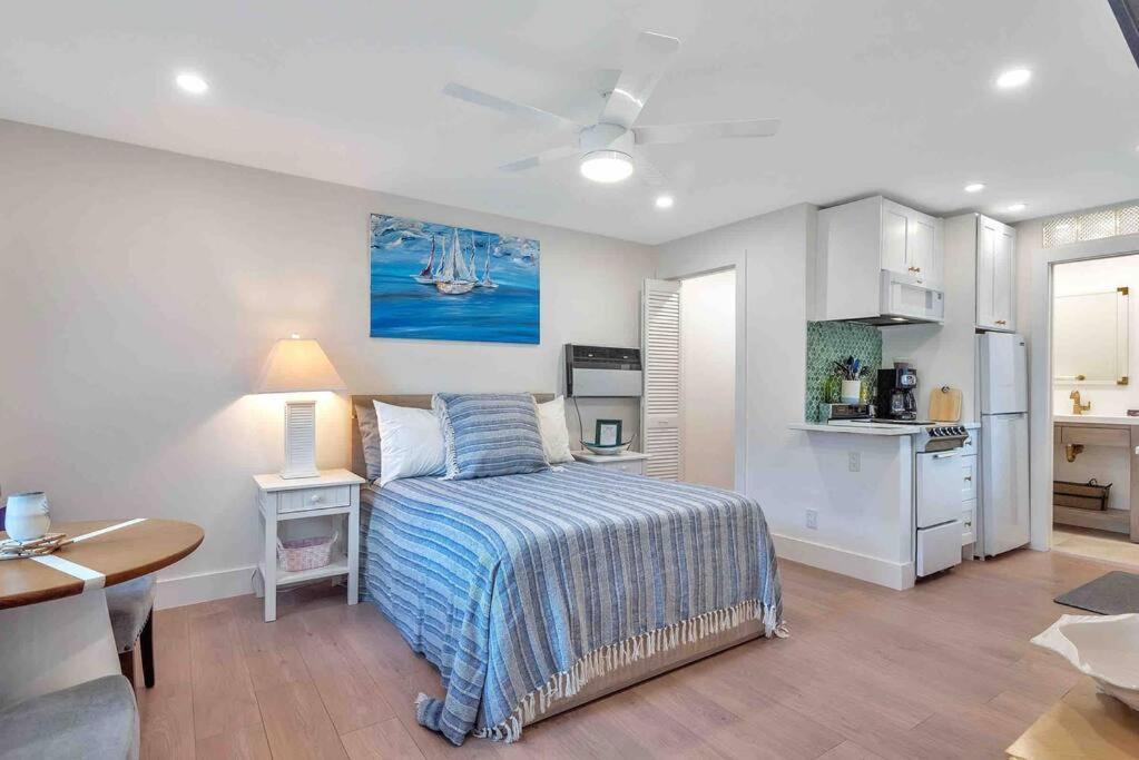 Charming Studio W Pool One Mile To Beach Pets Welcome Lake Worth Beach Esterno foto
