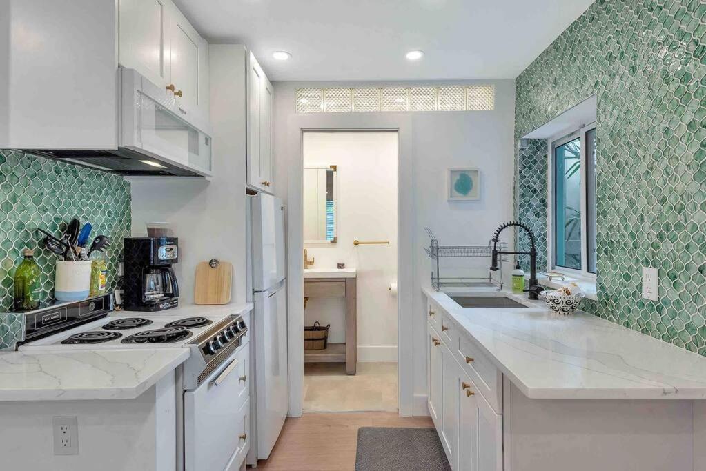 Charming Studio W Pool One Mile To Beach Pets Welcome Lake Worth Beach Esterno foto