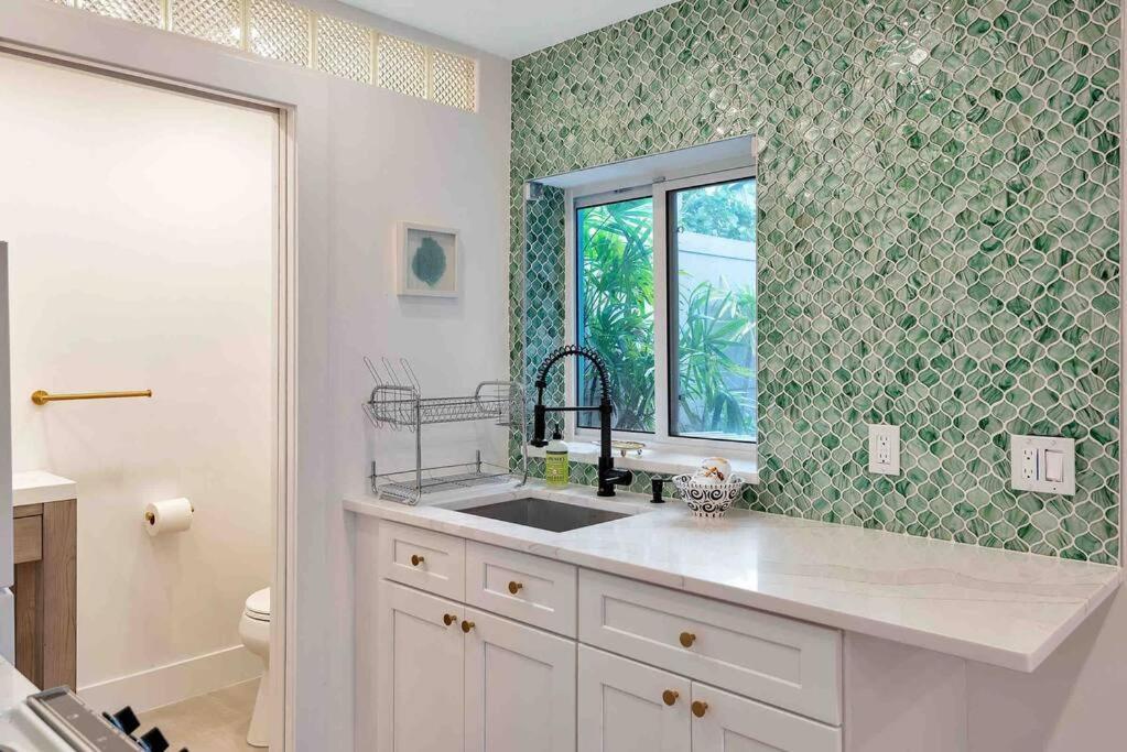 Charming Studio W Pool One Mile To Beach Pets Welcome Lake Worth Beach Esterno foto