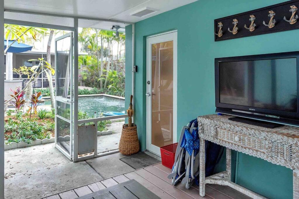 Charming Studio W Pool One Mile To Beach Pets Welcome Lake Worth Beach Esterno foto