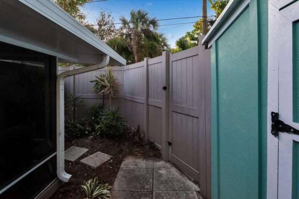 Charming Studio W Pool One Mile To Beach Pets Welcome Lake Worth Beach Esterno foto